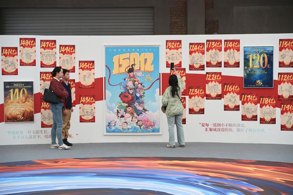 電影《哪吒之魔童鬧海》破億手繪海報展舉行