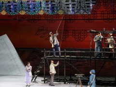 國家大劇院原創話劇《雨燕》首演 藝術化再現中軸線測繪的“精神重量”