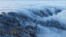 平頂山市魯山縣：初雪雲海成詩畫 堯山盛景醉賞客