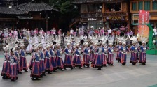 音樂無國界 苗族飛歌與西方歌劇唱響西江千戶苗寨_fororder_d3ae3eaad9e740a1a84976029fe16bce.2792x1608.750x2147483647