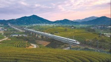 合福高鐵開通10週年：在青山綠水間鋪就一條致富路_fororder_fd2fab6c624446c9a84fe36556759c97