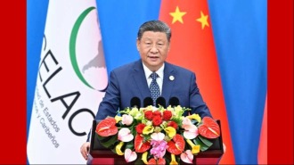 中拉論壇已從一棵稚嫩幼苗長成挺拔大樹_fororder_時政紅底(2)