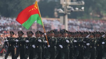 百戰沙場 攻無不克 陸軍方隊接受檢閱_fororder_3