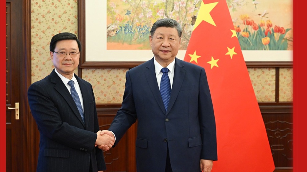 習近平聽取李家超述職報告_fororder_1765889943270_213