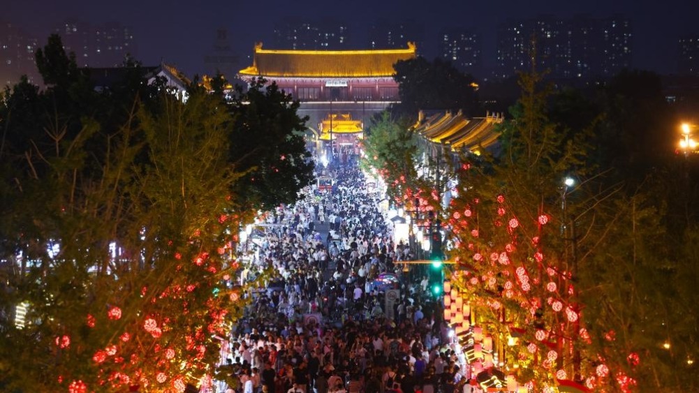假期消費火熱 彰顯中國經濟蓬勃活力_fororder_202510029ad4eb04b70d4ef190594e2cf50f3195_20251002525a30dc5ca94f64a4b930212c7427ae