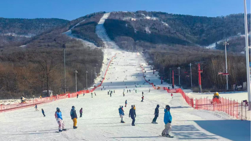 我國冰雪旅遊持續升溫_fororder_41ad79ac122645e2951744f40acd231b (1)