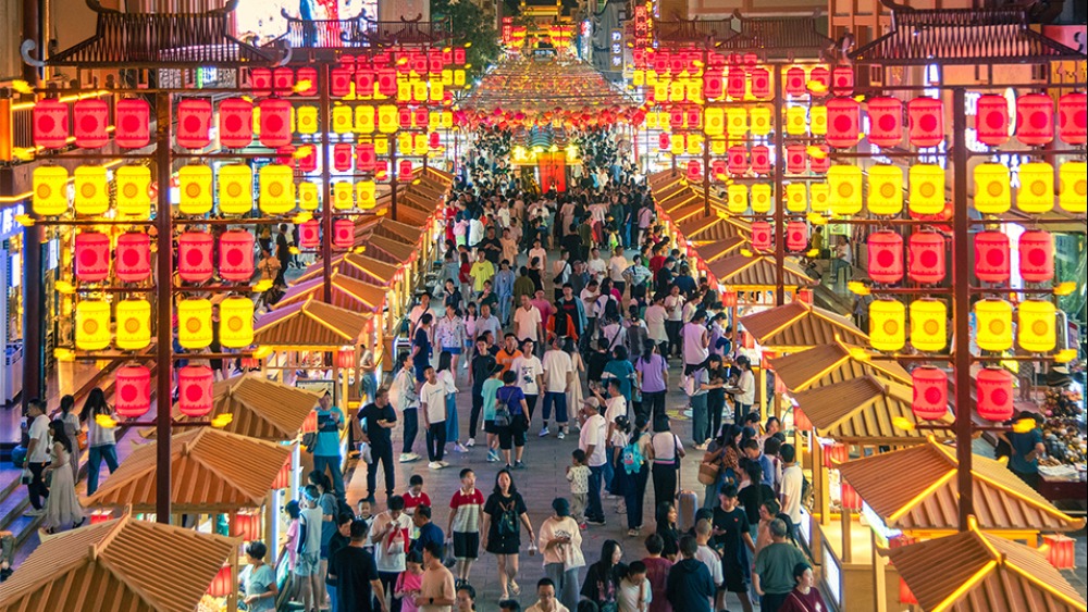 元旦將至 各地消費市場持續升溫 節日氛圍濃厚_fororder_1767018493899_624