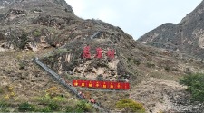 搬出大山天地寬——涼山懸崖村村民的五年新生_fororder_4bf2c42f4a61424f9e5855a3cfbb7bbf.600x338
