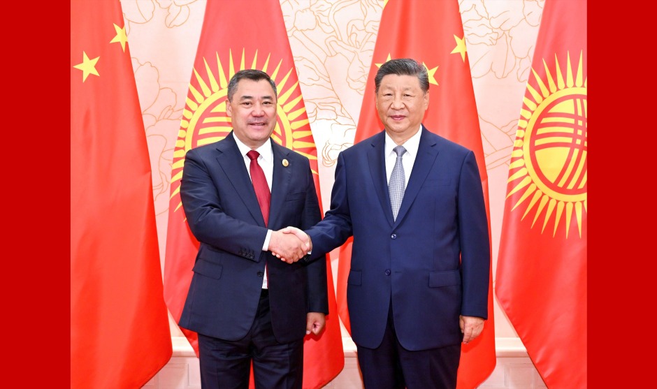 習近平會見吉爾吉斯斯坦總統扎帕羅夫_fororder_4