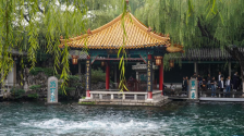 山東濟南：群泉奔涌_fororder_2025101698d2bbaf0ff645cbbbec32b45b2d60b1_20251016bace33d21e104fb6967c8e09e5b1b69c
