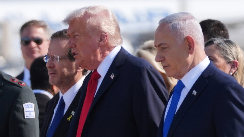 閃評 | 以軍擊斃哈馬斯高官 特朗普為何“調查”自己盟友？_fororder_當地時間13日，美國總統特朗普抵達以色列