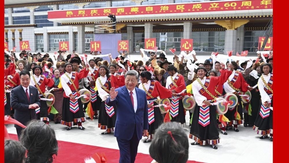 習近平在出席西藏自治區成立60週年慶祝活動後返回北京_fororder_1755776268230_680