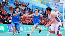 以籃球之名 中美青少年村BA球場書寫友誼_fororder_dD0xNzYwNTQ2OTMxX3I9NTkwMDNkOTFfdz0xMDgwX3E9MTAwX2U9SlBH(1)