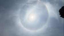 西安持續高溫 天空現壯觀“日暈”