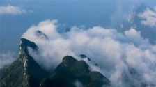 美不勝收！貴州六枝老王山現雲海、佛光、日月同輝奇觀