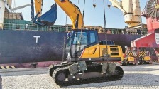 廈門港2026年首批128輛國産工程車在廈出海
