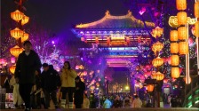 河南開封：錯峰出行 快樂賞燈