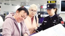 中國對俄免簽政策落地首日 滿洲裏口岸高效驗放超300人次