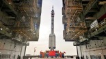 神舟二十一號船箭組合體轉運至發射區 近日擇機發射