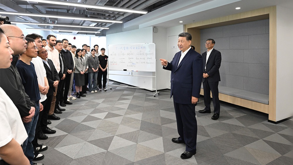 從“愛國三問” 讀懂總書記對青年的寄望_fororder_1746074753307_472