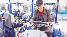 呼和浩特：選購農機 搶抓農時